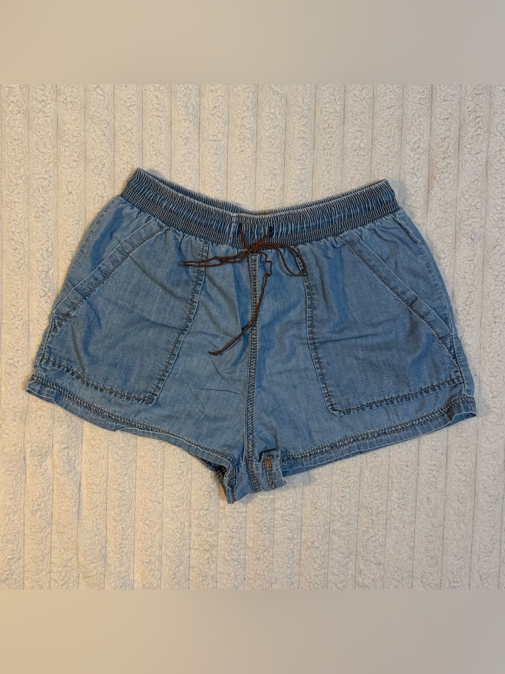 Women's Light Blue Chambray Pull-On Shorts with Pockets
